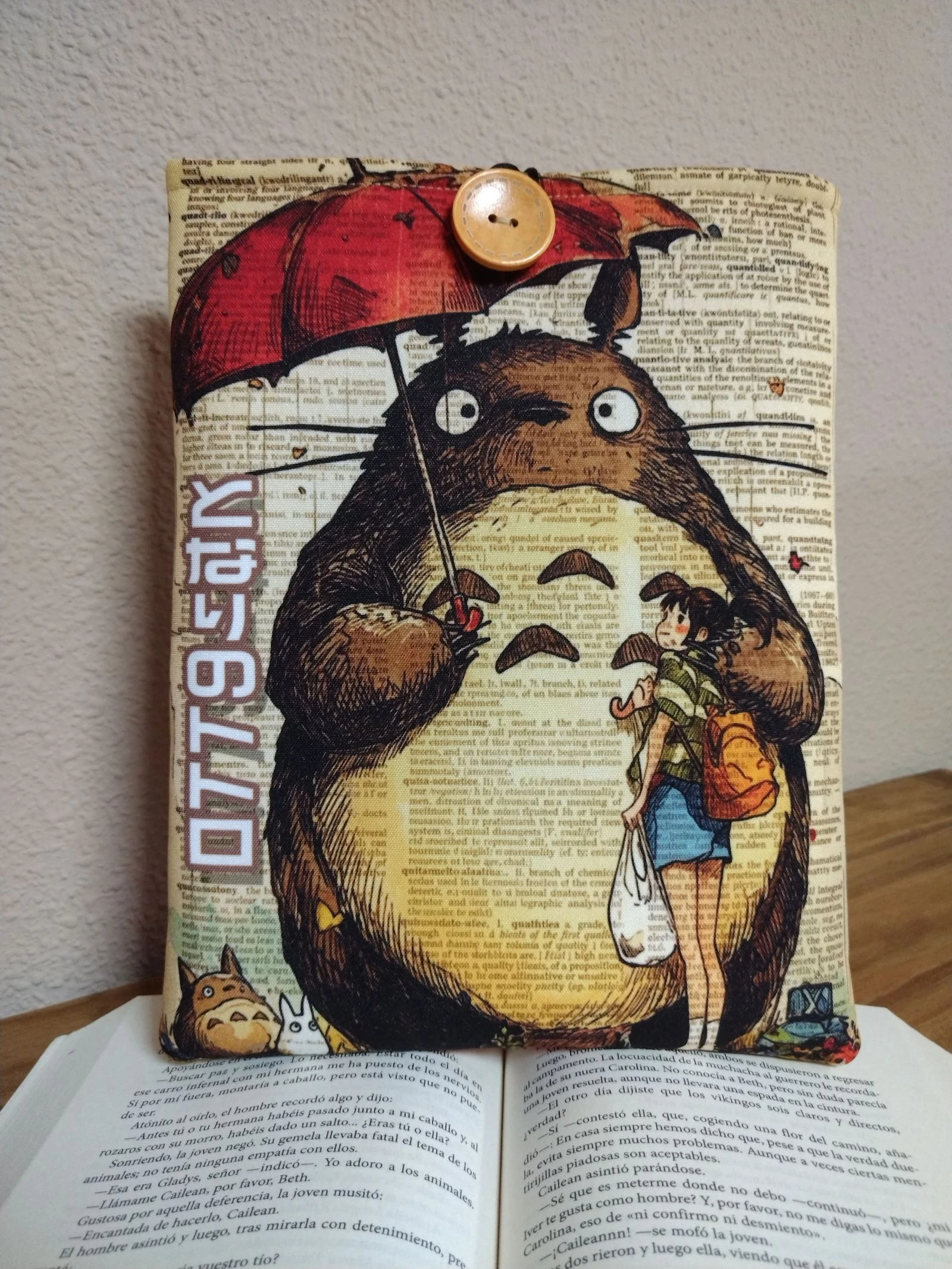 Funda literaria acolchada diseño de Totoro - Hecho a mano 